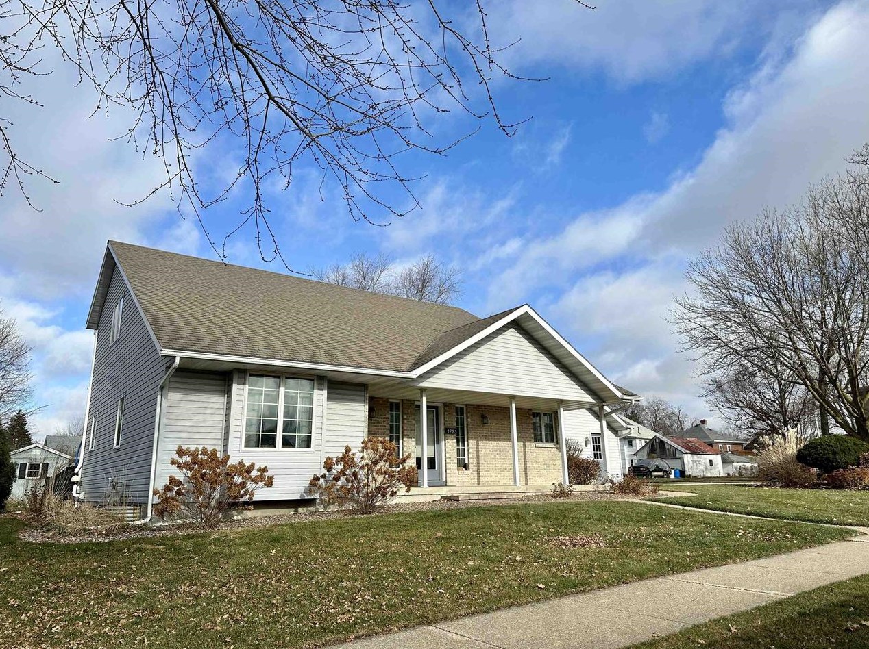 1223 22nd St, Monroe, WI 53566-3300