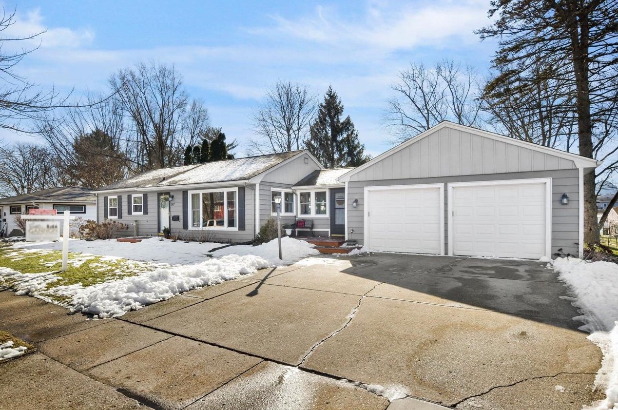 307 Dorow Ave, Edgerton, WI 53534-2105