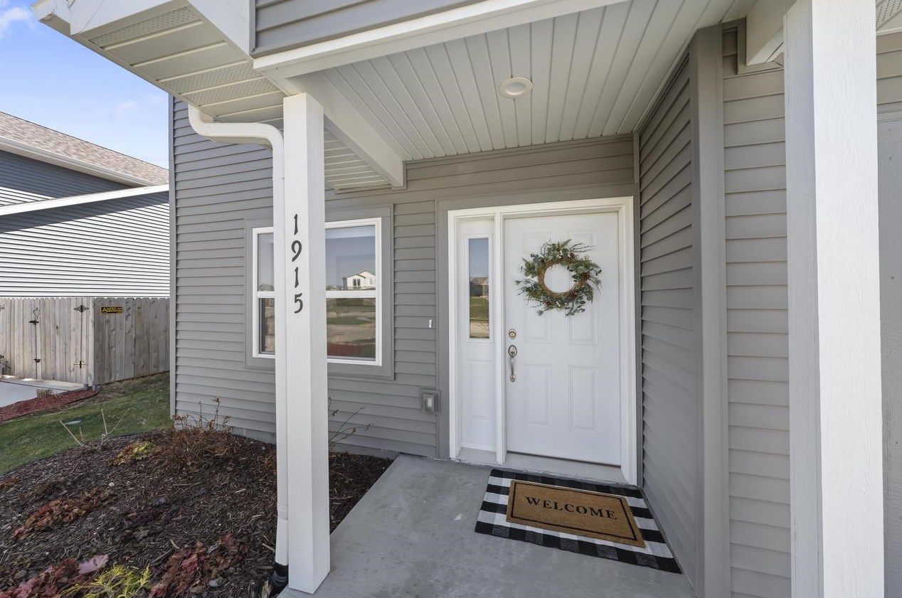 1915 Eggum Rd, Mount Horeb, WI 53572