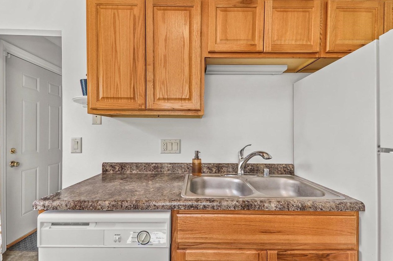 81 Craig Ave, Madison WI  53705-1335 exterior