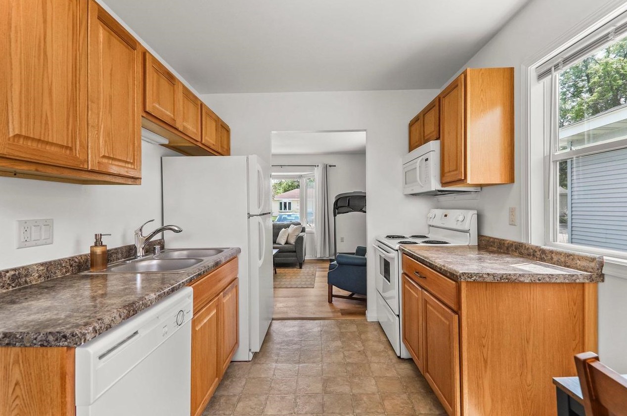81 Craig Ave, Madison WI  53705-1335 exterior
