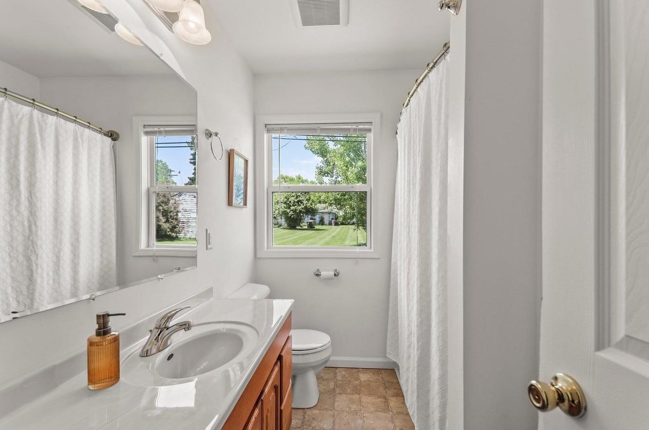 81 Craig Ave, Madison WI  53705-1335 exterior