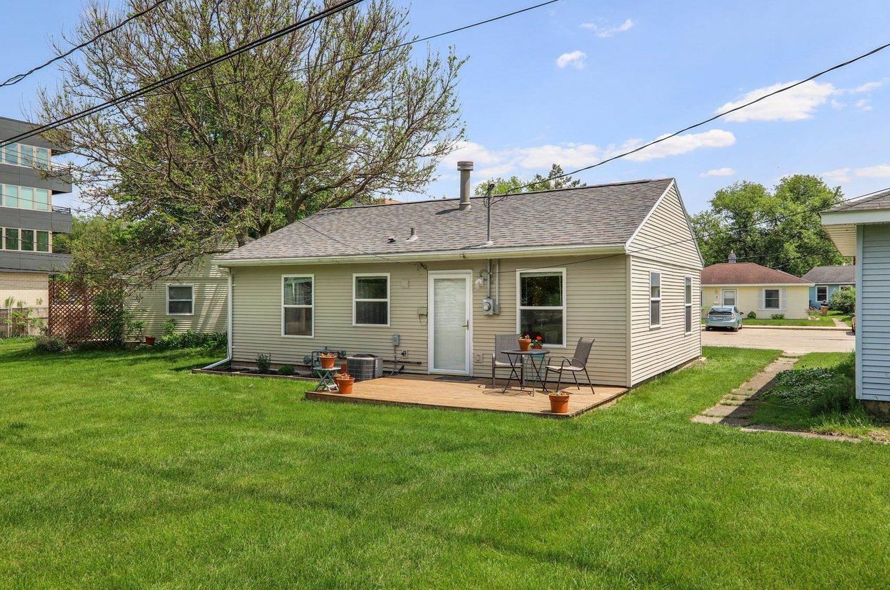 81 Craig Ave, Madison WI  53705-1335 exterior