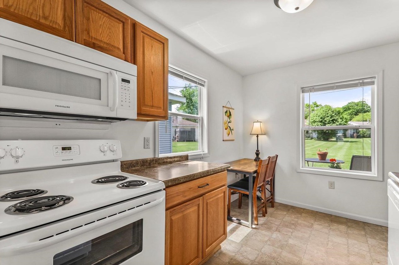 81 Craig Ave, Madison WI  53705-1335 exterior