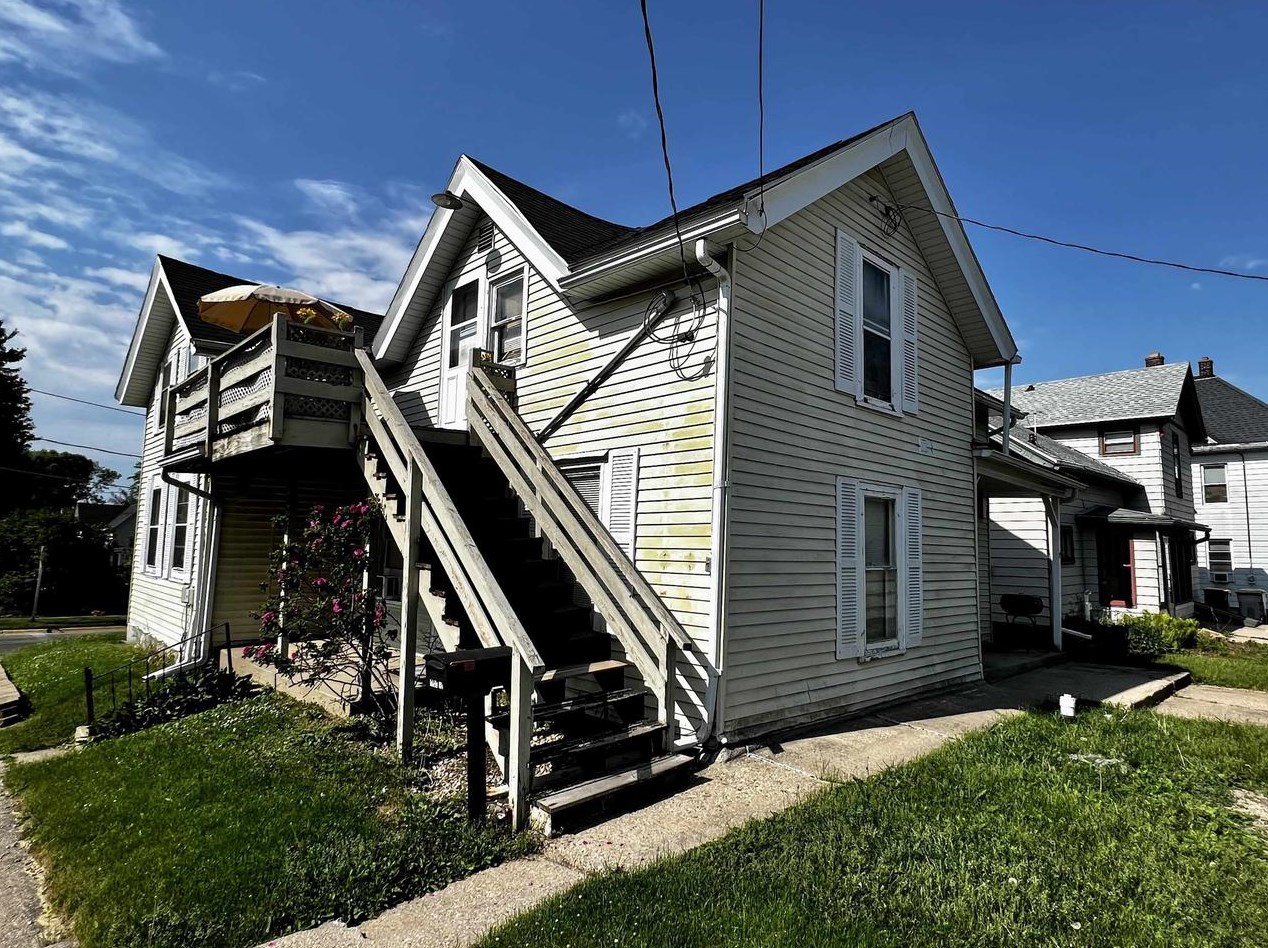 1027 13th Ave, Monroe, WI 53566-1755
