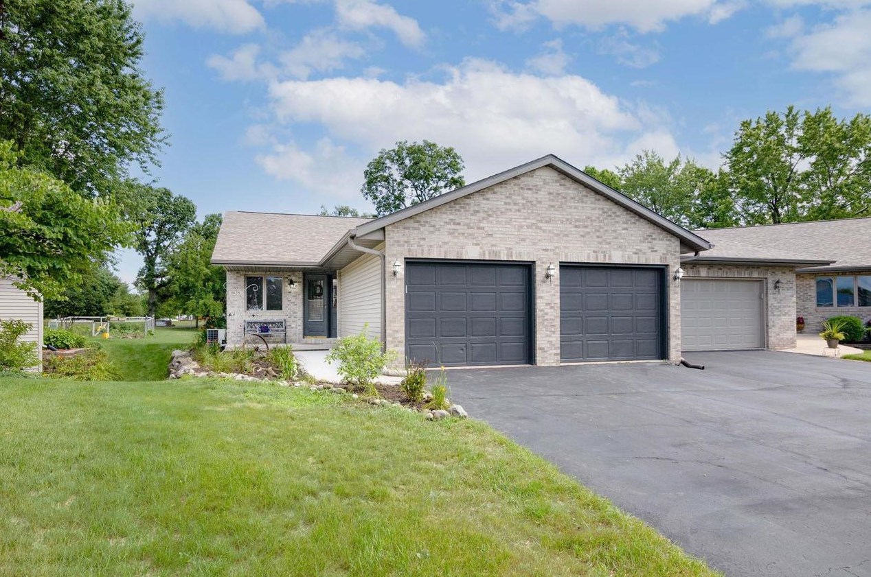 1625 Stacy Ln, Fort Atkinson, WI 53538