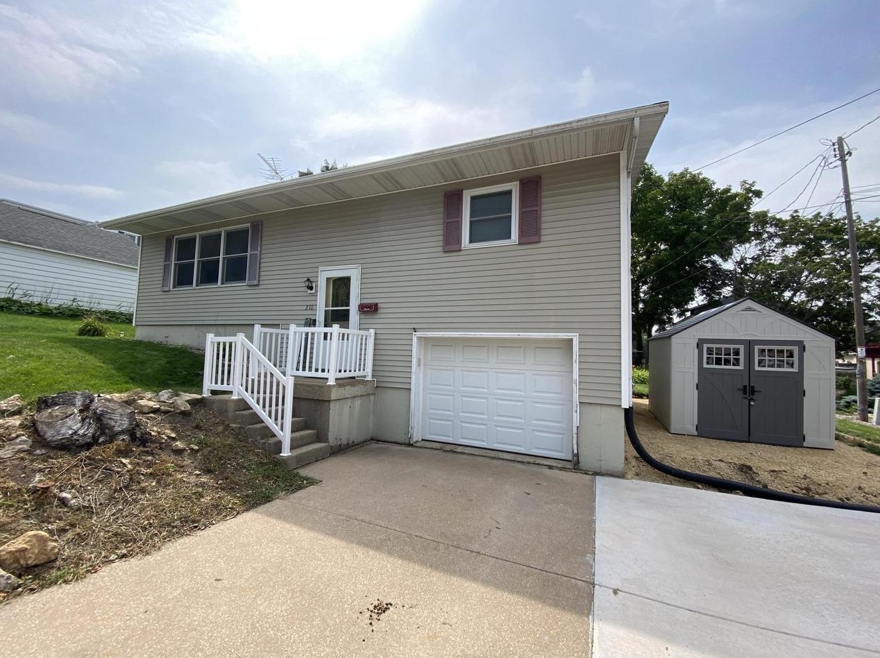 210 S Union St, Dodgeville, WI 53533