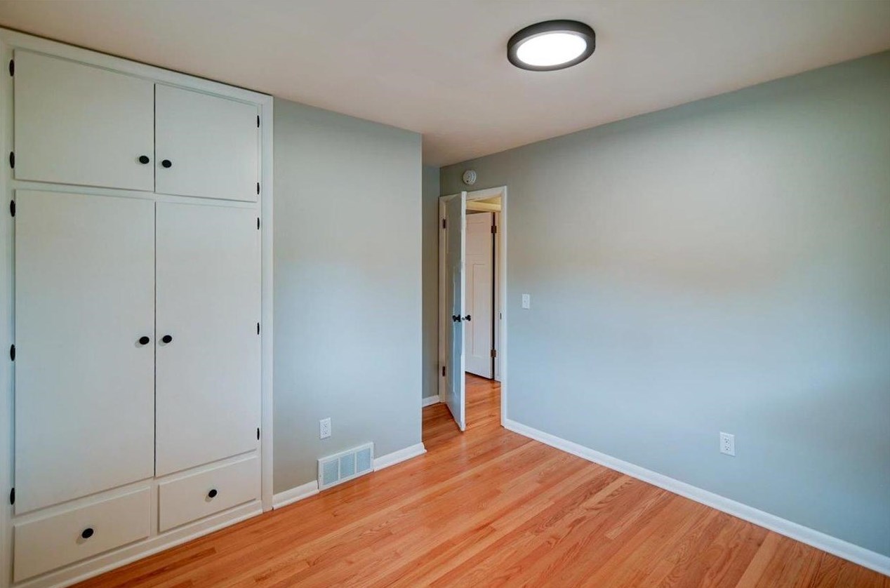 2110 Sunnyside Cres, Madison WI  53704-3535 exterior