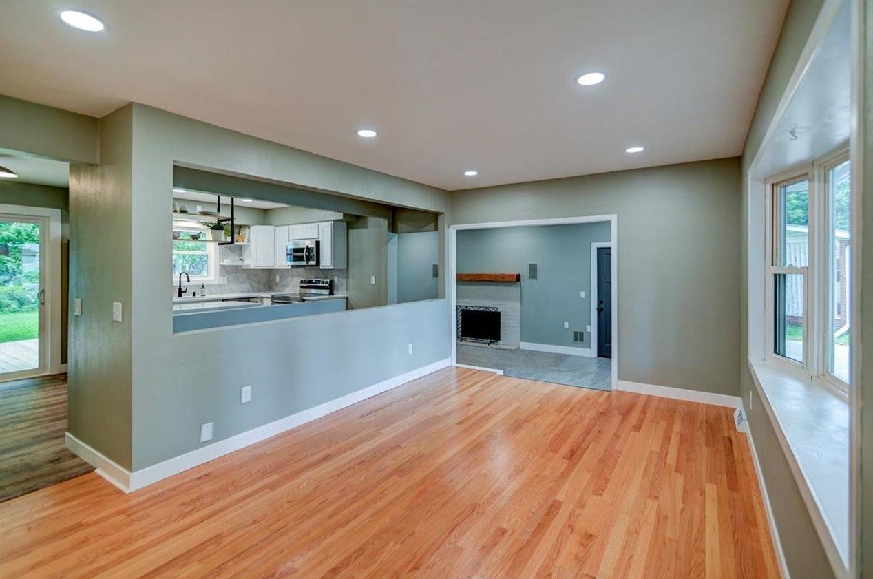 2110 Sunnyside Cres, Madison WI  53704-3535 exterior