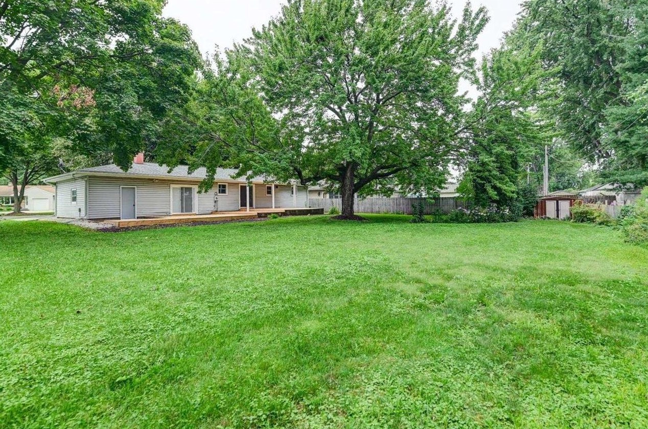 2110 Sunnyside Cres, Madison WI  53704-3535 exterior