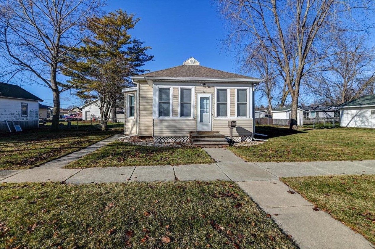 121 Brady St, Portage, WI 53901
