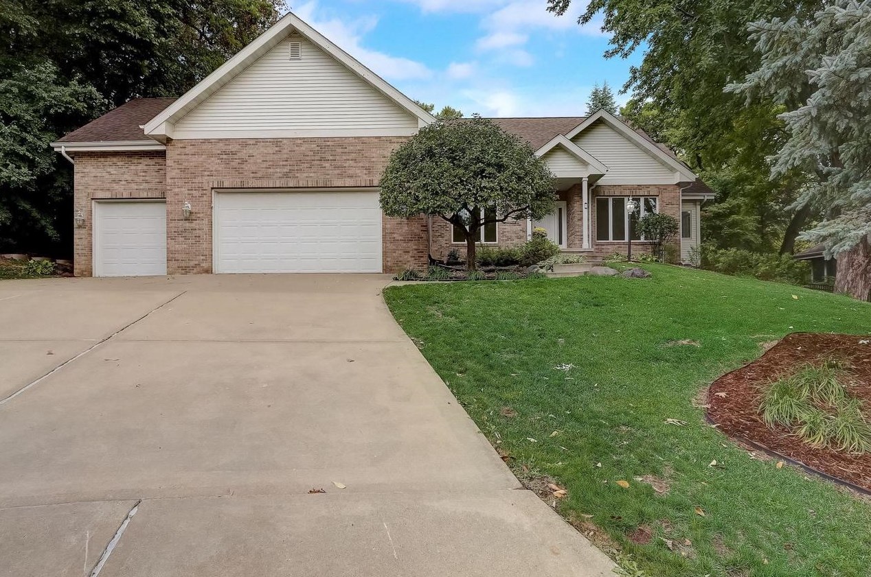 43 Hawk Feather Cir, Madison WI  53717-2744 exterior