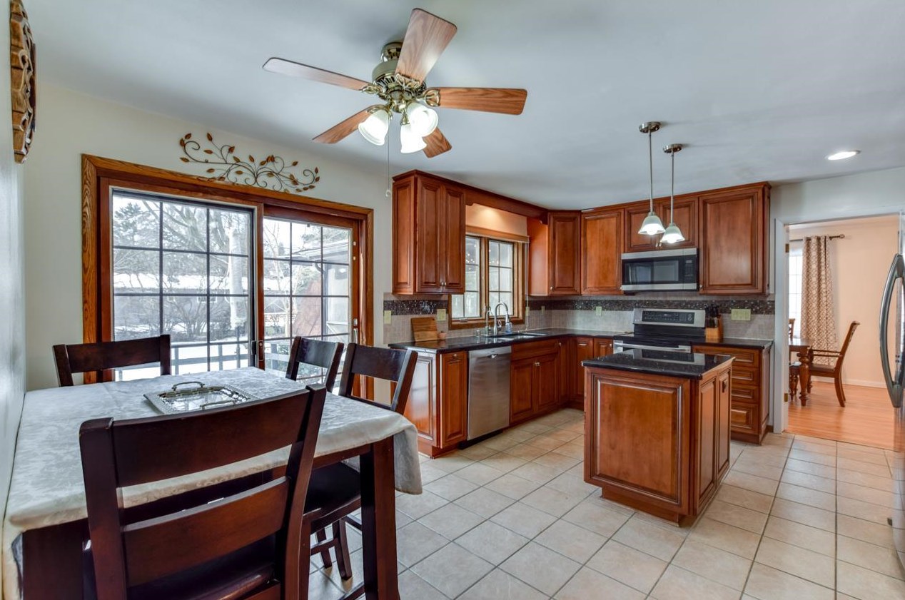 1010 Hathaway Dr, Madison, WI 53711-2415