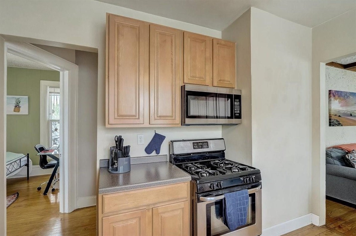 214 Henry St, Madison WI 53703-3608 exterior