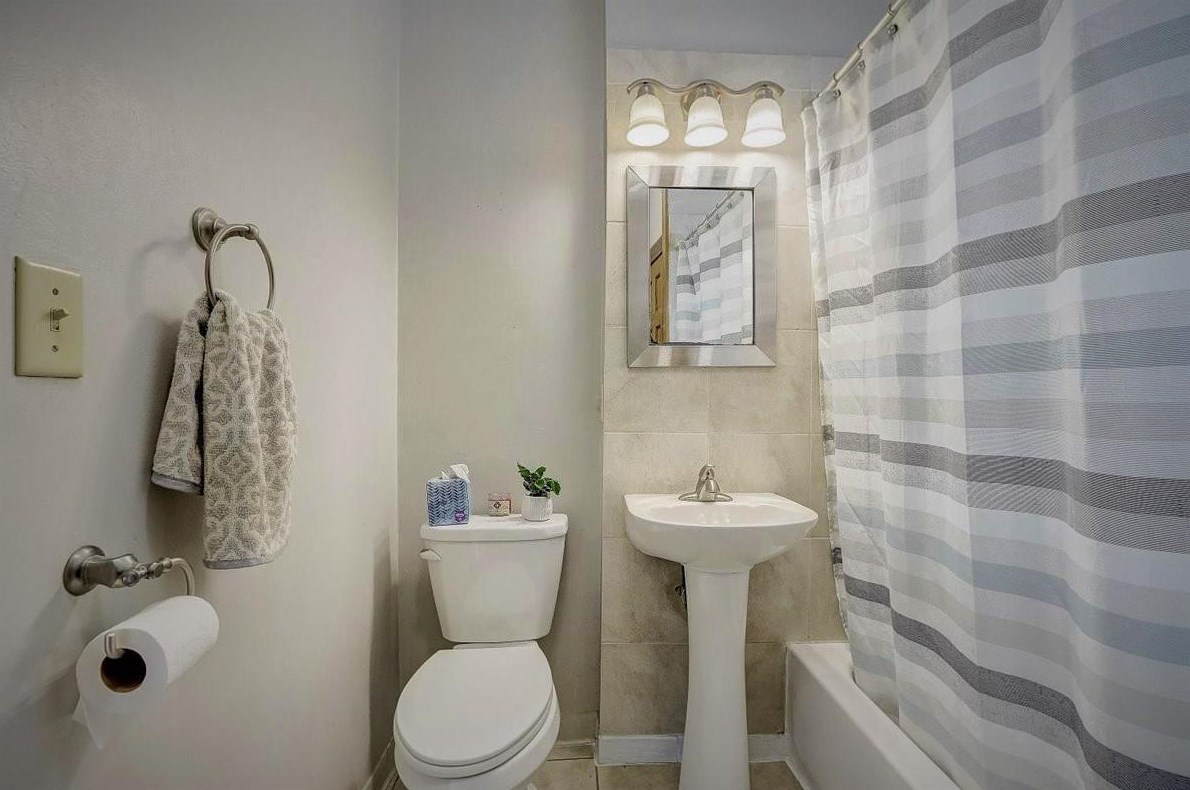 214 Henry St, Madison WI 53703-3608 exterior