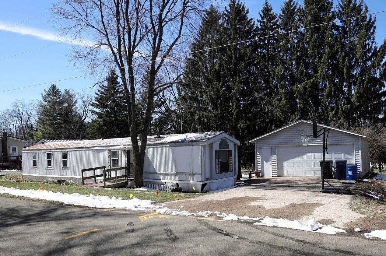 319 Railroad St, Rio, WI 53960-9413