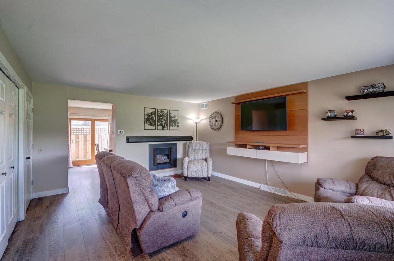 6532 Offshore Dr, Madison WI  53705-4234 exterior