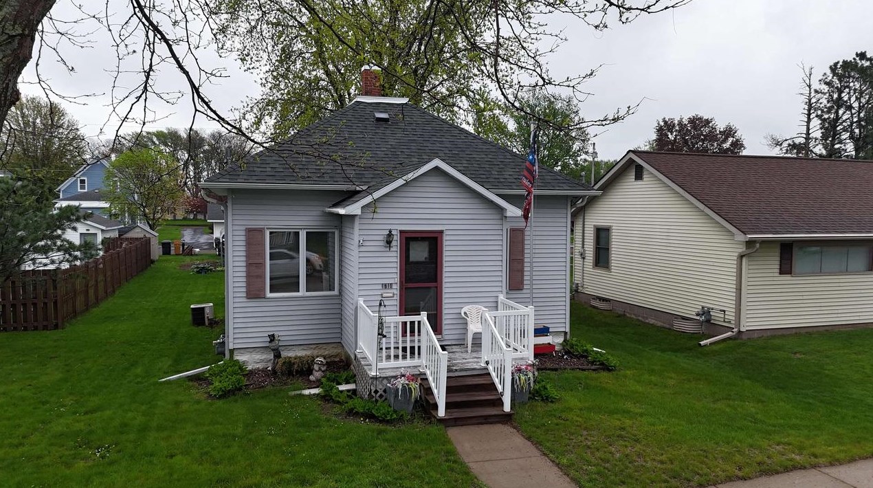 1714 Mclean Ave, Tomah, WI 54660