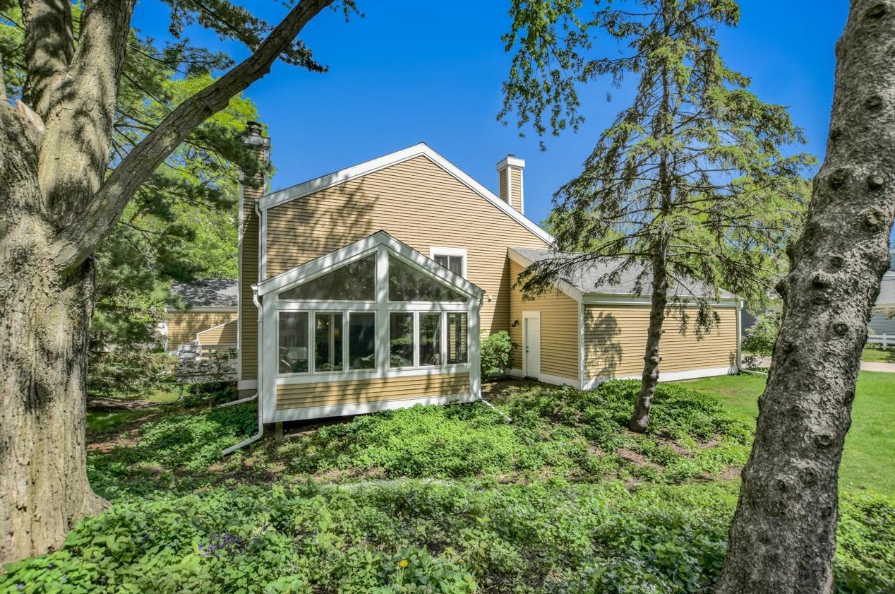 18 Bayberry Trail, Madison, WI 53717