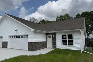 1062 Armida Ct, Reedsburg, WI 53959 - Photo 2