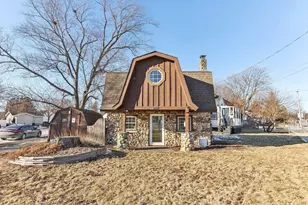 608 N Grandview Blvd, Waukesha, WI 53188 - Photo 2