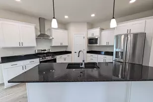 6649 Junco Dr, Middleton, WI 53562 - Photo 10