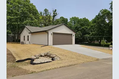 915 Sutherland Avenue, Janesville, WI 53545 - Photo 2