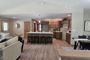 915 Sutherland Ave, Janesville, WI 53545 - Photo 6