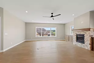 9076 Paddington Pkwy, Madison, WI 53593 - Photo 10