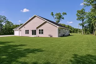 2241 S Haborn Dr, Beloit, WI 53511 - Photo 16
