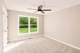 2241 S Haborn Dr, Beloit, WI 53511 - Photo 12