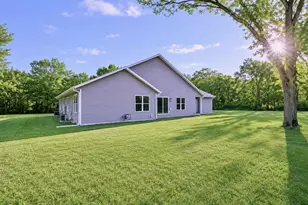 2243 S Haborn Dr, Beloit, WI 53511 - Photo 16
