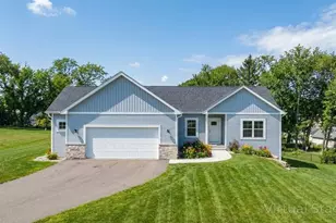 297 Teri Lee Ln, Orfordville, WI 53576 - Photo 2