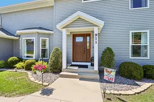 911 Fawn Ct, Wisconsin Dells, WI 53965 - Photo 6