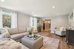 911 Fawn Ct, Wisconsin Dells, WI 53965 - Photo 12