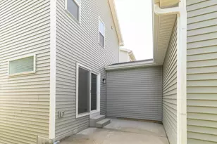 815 Indigo Ln, Waunakee, WI 53597 - Photo 14