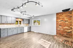 412 W Chestnut St, Pardeeville, WI 53954 - Photo 4