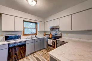 864 Suellen Ln, Portage, WI 53901 - Photo 12
