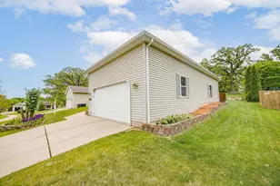 1229 W Bloomingfield Dr, Whitewater, WI 53190 - Photo 20