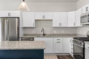 527 S 7th St, Janesville, WI 53536 - Photo 8