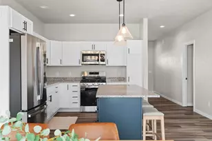 527 S 7th St, Janesville, WI 53536 - Photo 6