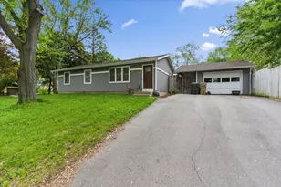 5 Daffodil Ln, Madison, WI 53714 - Photo 2