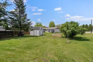 917 Wheelock Ave, Hartford, WI 53027 - Photo 34