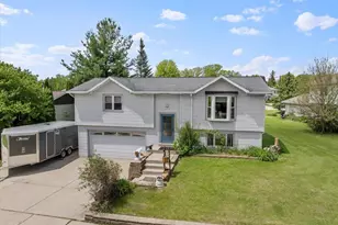 917 Wheelock Ave, Hartford, WI 53027 - Photo 1