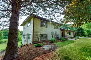 5802 Woodland Dr, Waunakee, WI 53597 - Photo 4