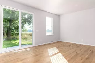 1157 Hickory Hls Dr, Sun Prairie, WI 53590 - Photo 4