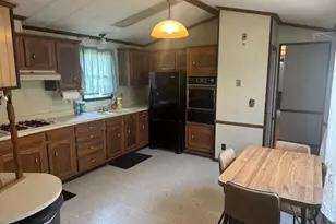 W211N11783 Hilltop Cir, Germantown, WI 53022 - Photo 8