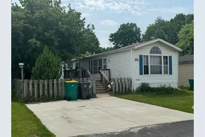 W211N11783 Hilltop Circle, Germantown, WI 53022 - Photo 2