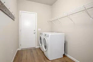 5902 Saturn Dr, Madison, WI 53718 - Photo 10