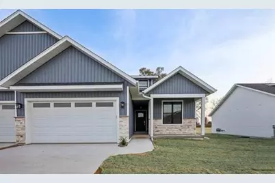 305 Willow Street, Pardeeville, WI 53954 - Photo 2